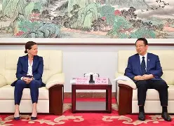 胡尔特斯内阁敬陵冉刚、球员互动密切寻找竞争优势.的简单介绍